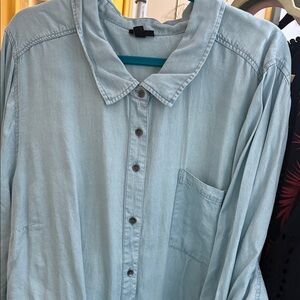 Torrid super soft tencel chambray jean shirt Long sleeves. NWOT 6 X  lt blue